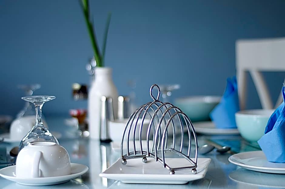 The Cambridge Guest House by Tas