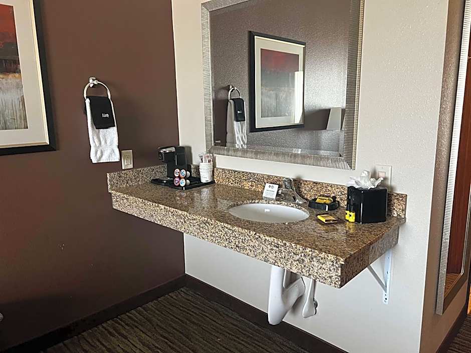 Best Western Plus Landmark Hotel