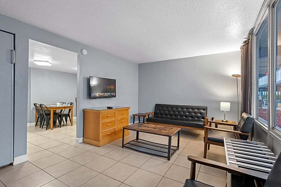 Celebration Suites At Old Town