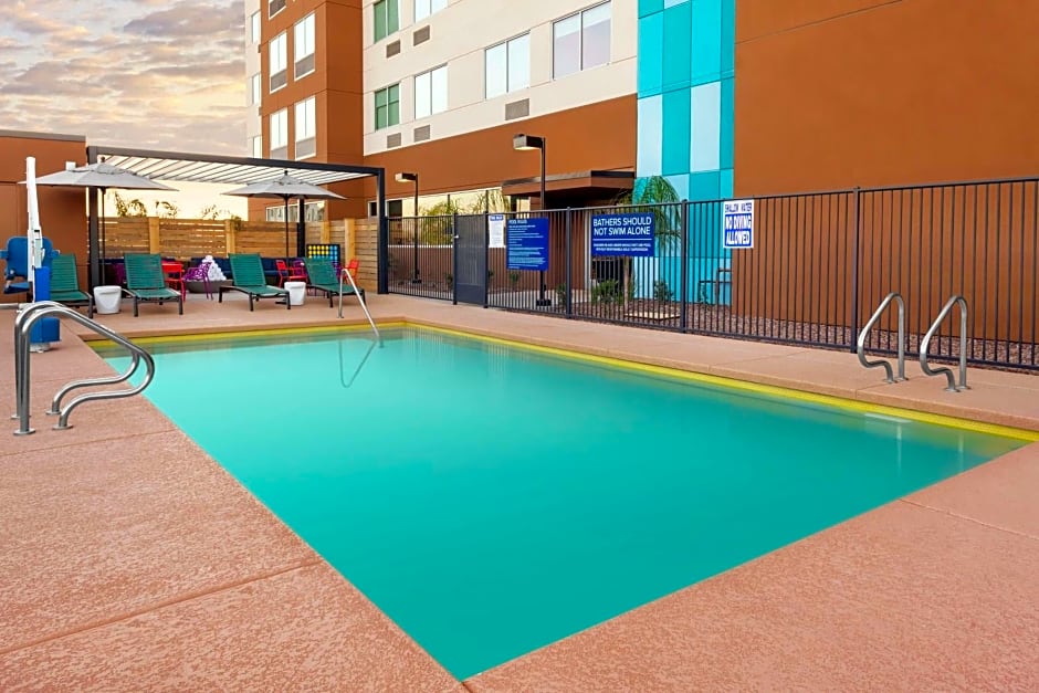 Tru By Hilton Gilbert