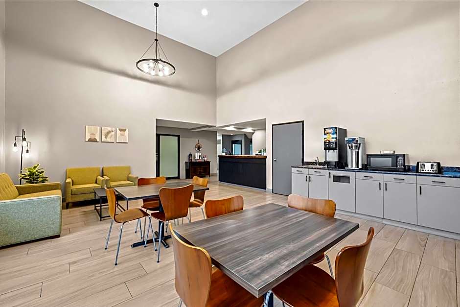 Super 8 by Wyndham Watertown WI