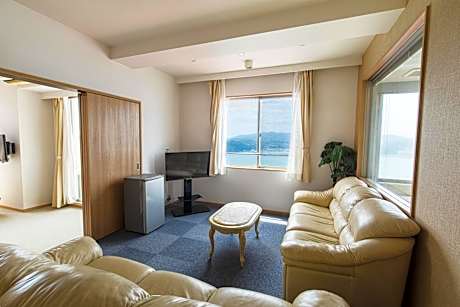 Quadruple Room with Private Bathroom