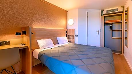 Standard Room - 1 Queen Bed