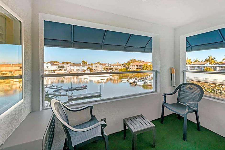 Best Western Harbour Inn & Suites Huntington - Sunset Beach
