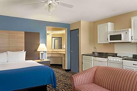 Efficiency King Room - Non-Smoking