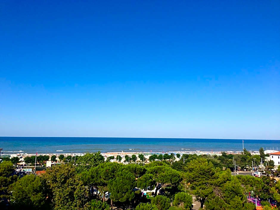 Hotel Mocambo Riccione CENTRALISSIMO AL MARE
