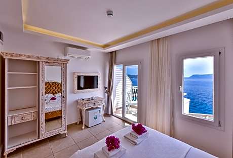 Double or Twin Room with Sea View