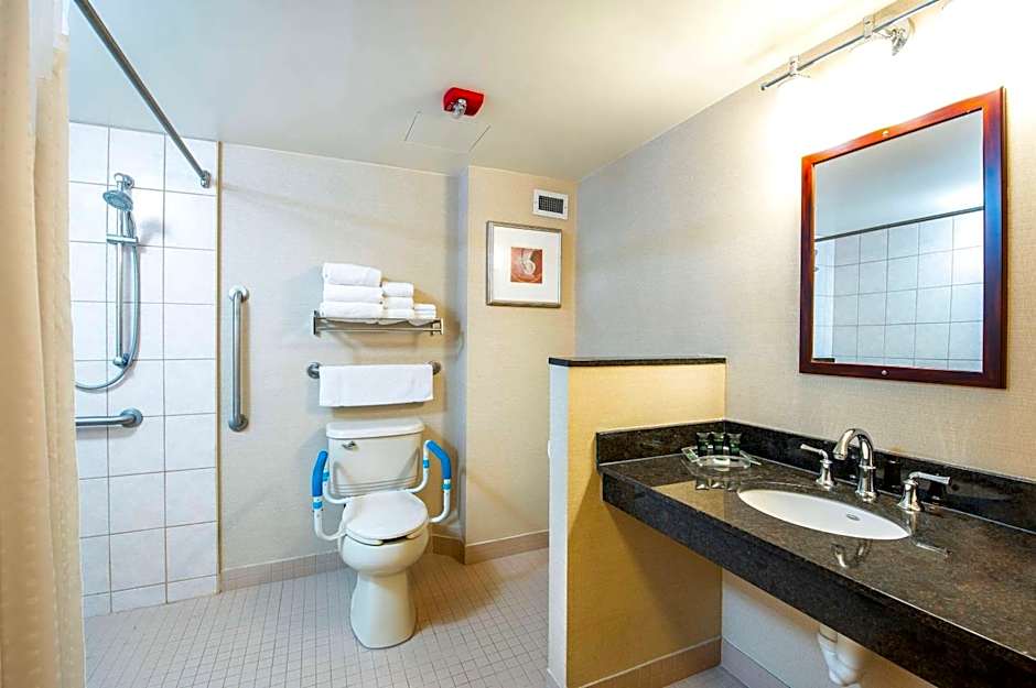 Allure Hotel & Conference Center
