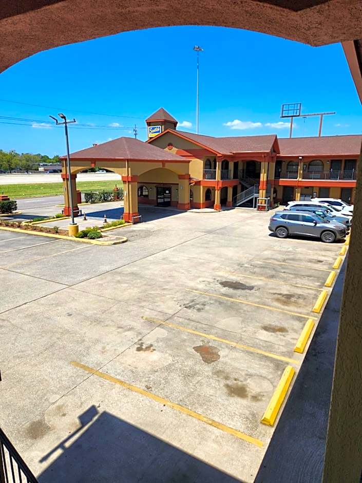 Scottish Inn and Suites Beaumont