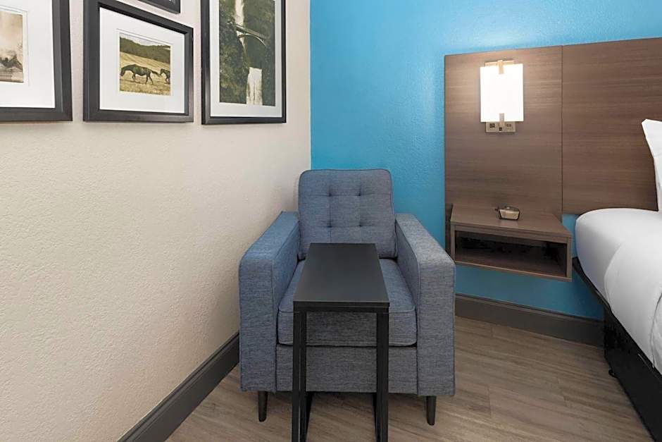La Quinta Inn & Suites by Wyndham Houston Stafford Sugarland