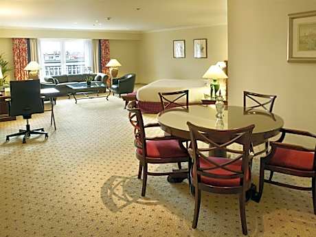 Ambassador King Suite