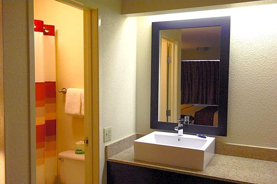 Red Roof Plus Philadelphia Airport