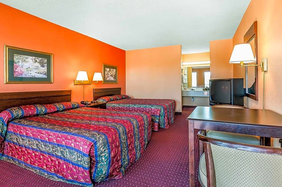 Photo 1 of 1 of 2 Double Beds, Smoking