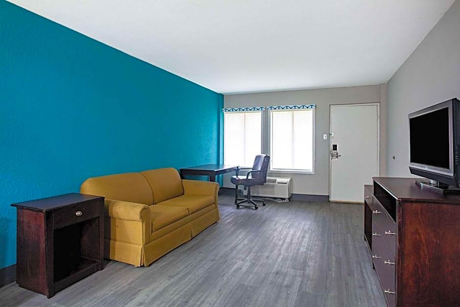 Days Inn by Wyndham Mobile I-65