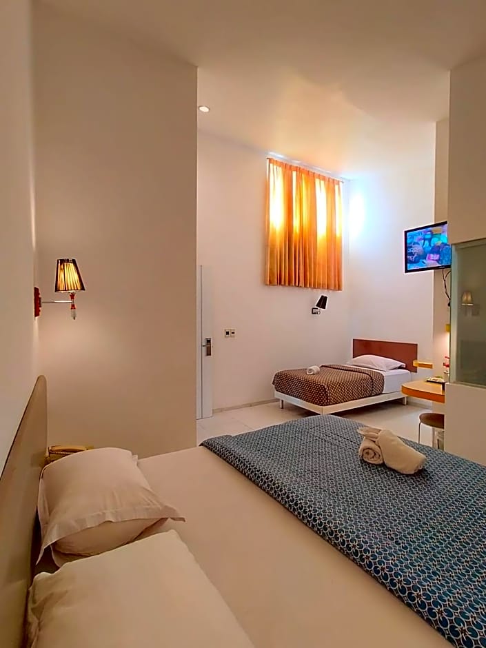 Dewarna Hotel Arifin