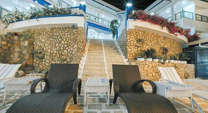 Santiago Cove Hotel and Restaurant