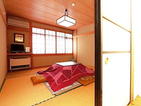 Japanese Style Standard Triple Room with Shared Bathroom
