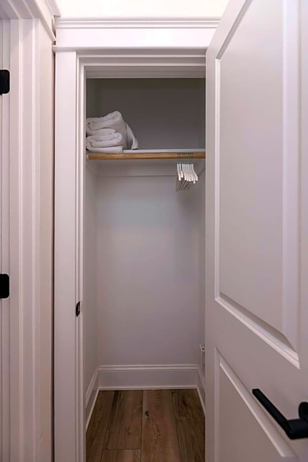 The Waverly 100 Inn at Old Beach