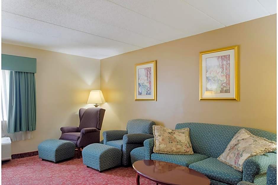 All Seasons Inn & Suites Smithfield Providence