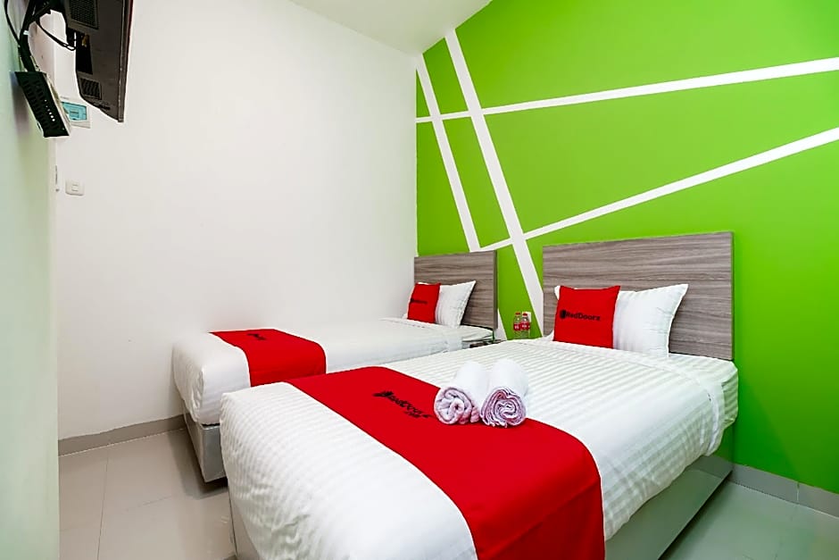 RedDoorz Plus @ Grand Tara Homestay Palembang