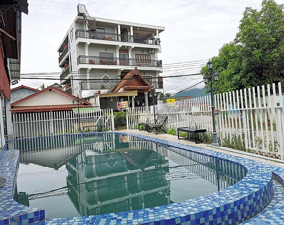 Mountain View Riverside Boutique Hotel