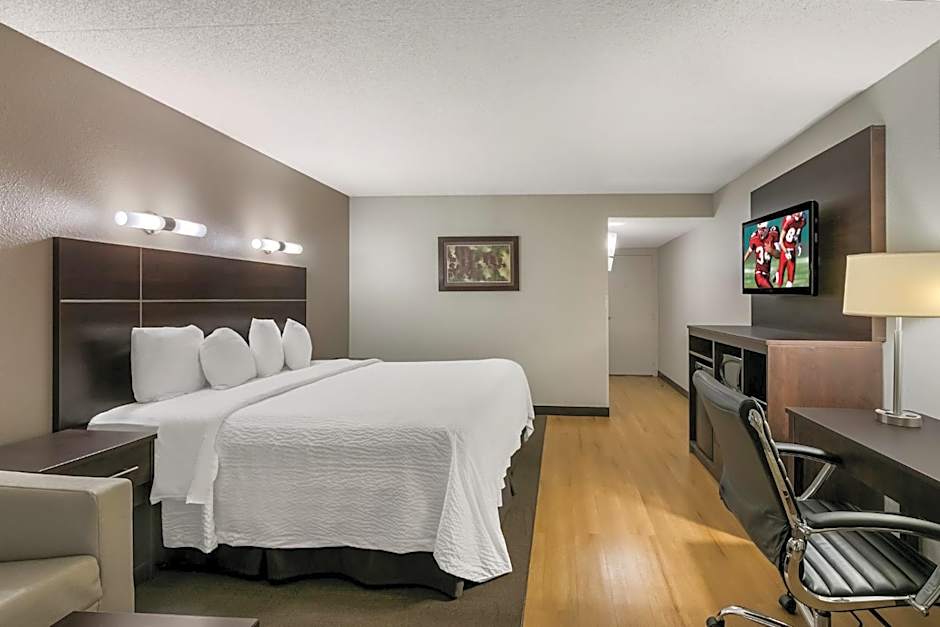 Red Roof PLUS+ & Suites Knoxville West-Cedar Bluff