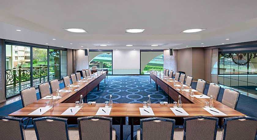 DoubleTree by Hilton Istanbul Gayrettepe