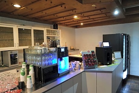 Hellers Twenty Four 1 (24H Self-Check-In)