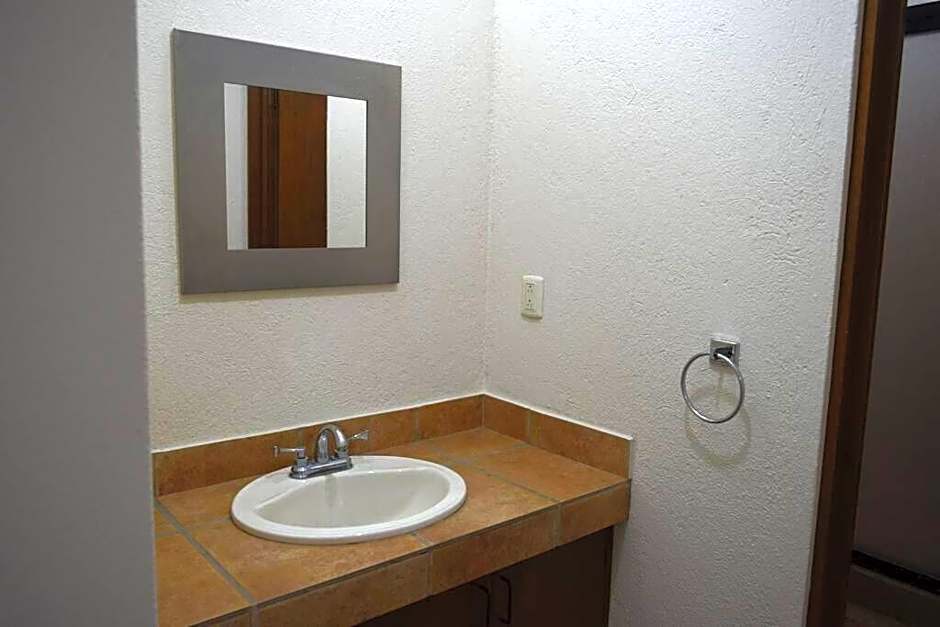 Octava de orquídeas - Casa con estacionamiento