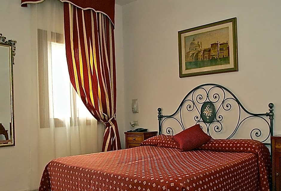 Photo 1 of 39 of Hotel Fontana