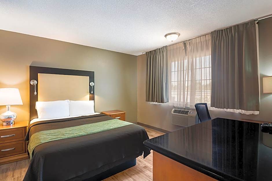 Rodeway Inn & Suites Portland West - Beaverton
