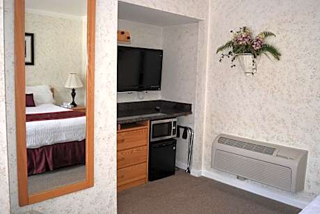 Standard Queen Room