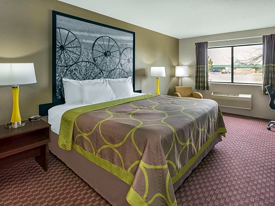 Super 8 by Wyndham Hebron Lowell Area