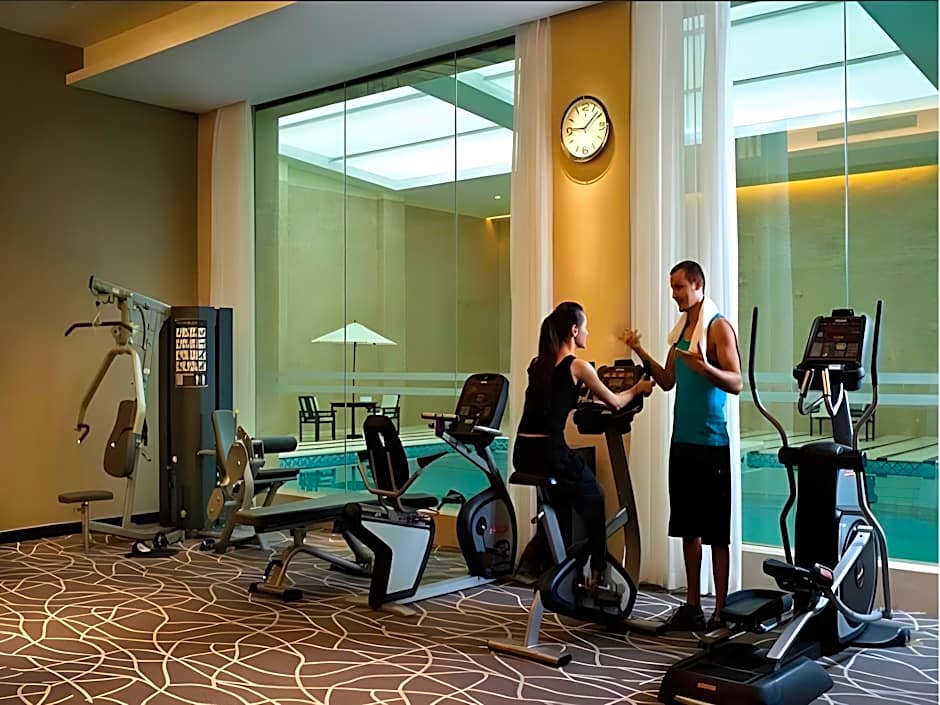 Grand Metro Park Universal Dinosaur Town Hotel