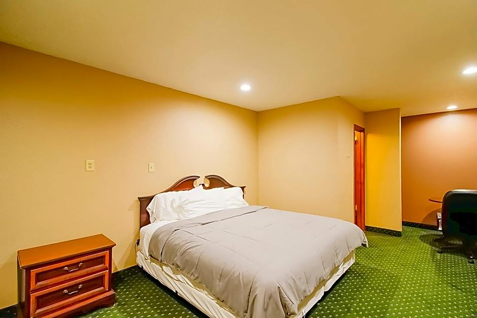 OYO Pinewood Inn & Suites Silsbee