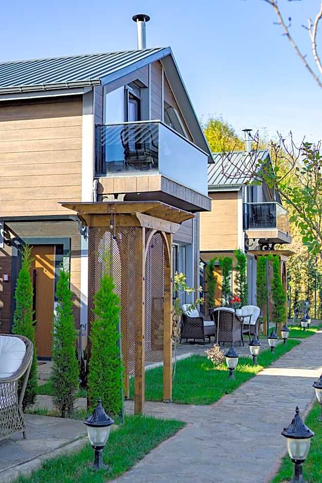 POISON GARDEN SUİTE