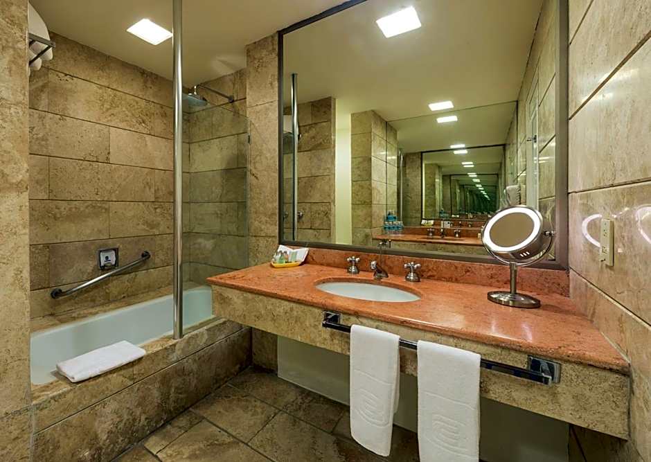 Camino Real Zaashila Huatulco