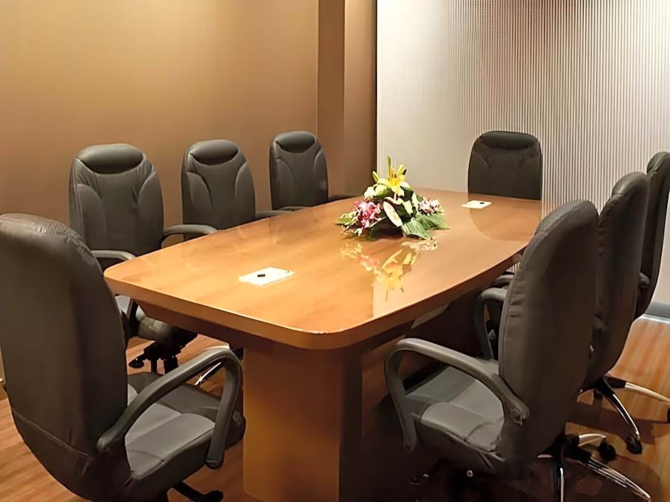 Adarsh Hamilton Hotel