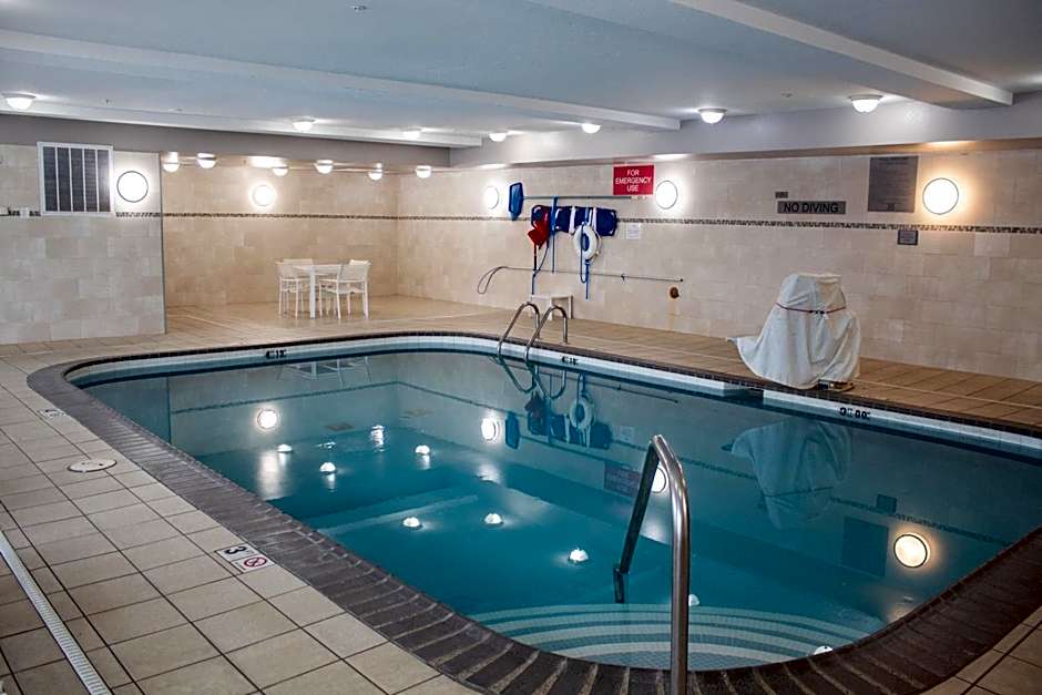 Country Inn & Suites by Radisson, Big Rapids, MI