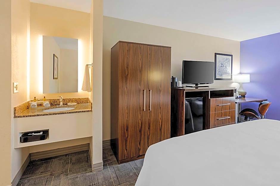 Best Western Plus Gen X Inn