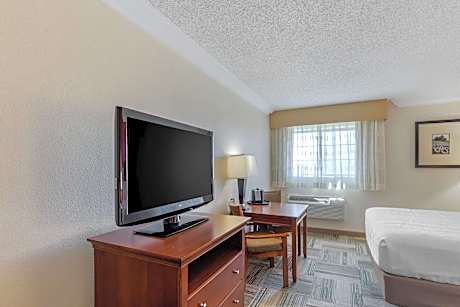 1 KING BED;NON SMOKING,REFRIGERATOR