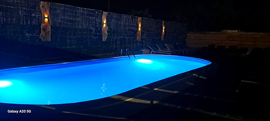 Borderline Accomodation