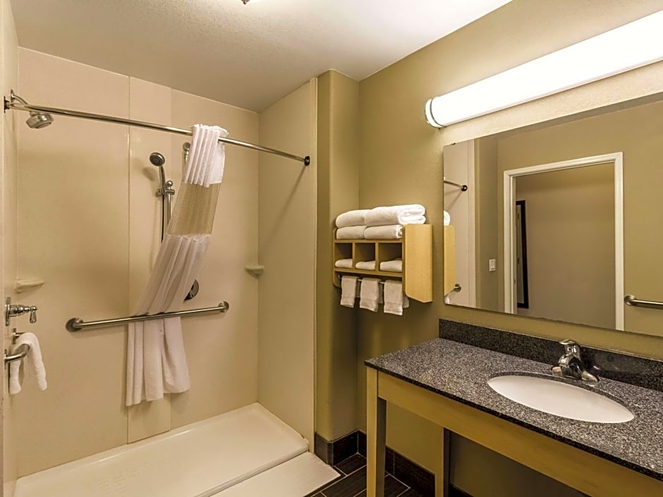 La Quinta Inn & Suites by Wyndham Fargo Medical Center