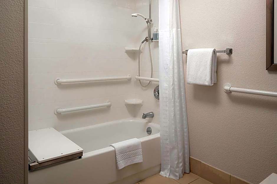 Courtyard by Marriott Louisville East