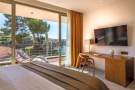 Cikat Bay Suite with Balcony and Sea View
