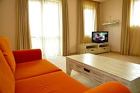 One-Bedroom Apartment (2 Adults + 2 Children)