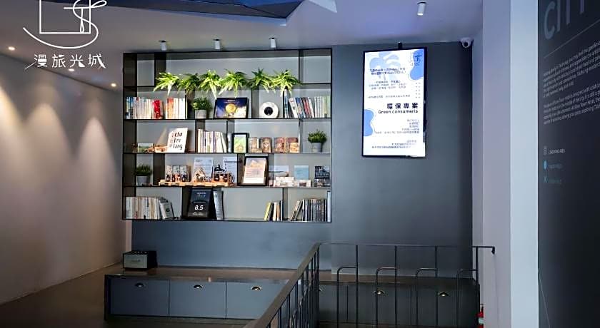 Slow Town Hotel - Glowing