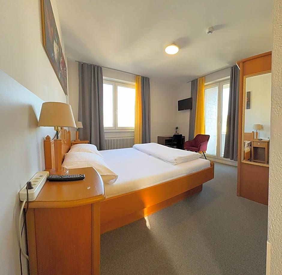 Photo 1 of 4 of Triple Room with Private Bathroom
