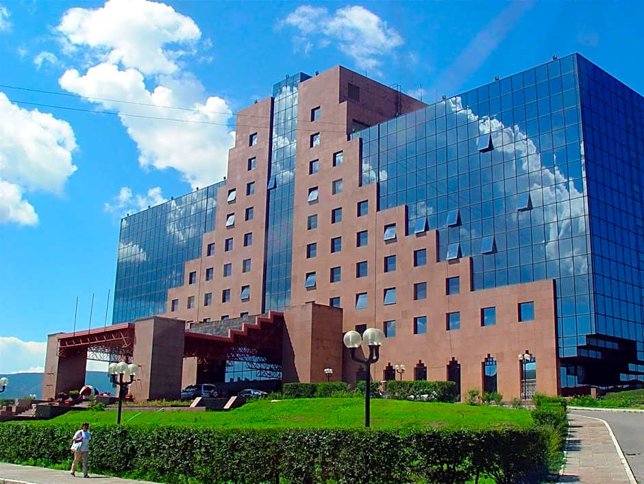Chinggis Khaan Hotel