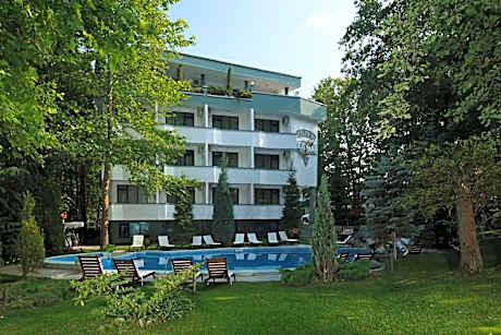 Elmar Hotel
